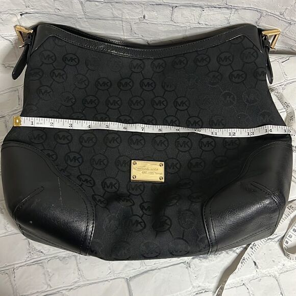 Michael Kors Black Signature Canvas and Leather Millbrook Hobo - Picture 14 of 14